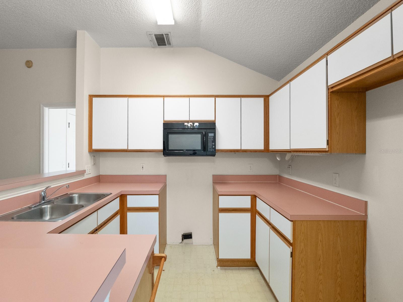 511 Coventry Ct Property Photo 8