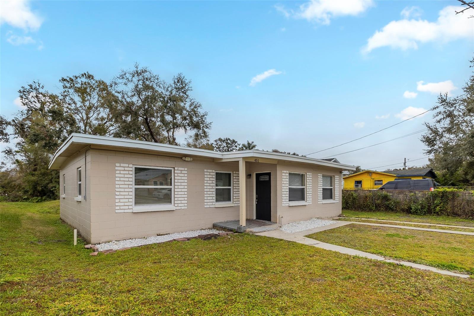 451 Rogers St Property Photo 1