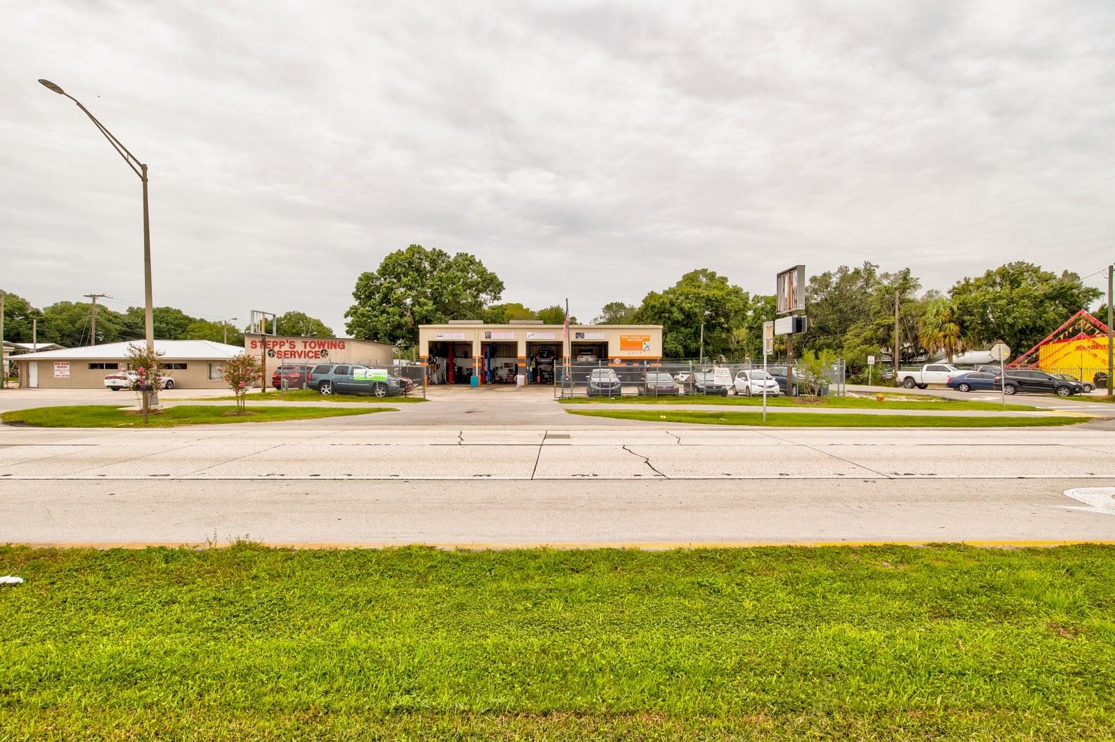 2016 West Memorial Boulevard Property Photo 1