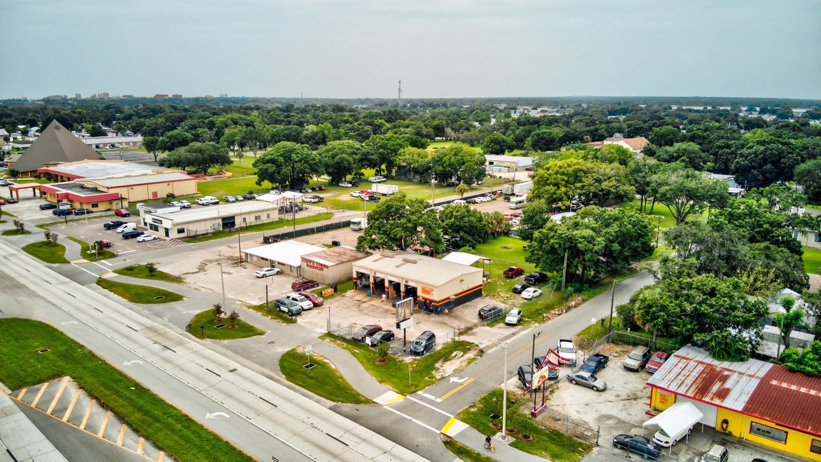 2016 West Memorial Boulevard Property Photo 8