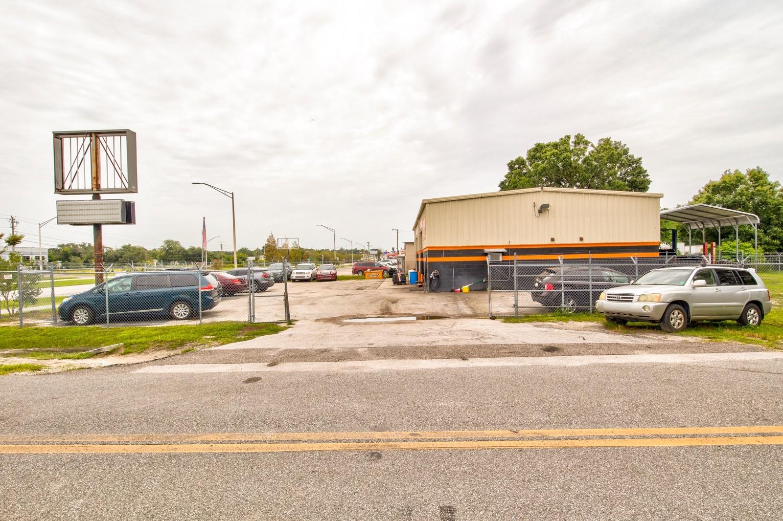 2016 West Memorial Boulevard Property Photo 10