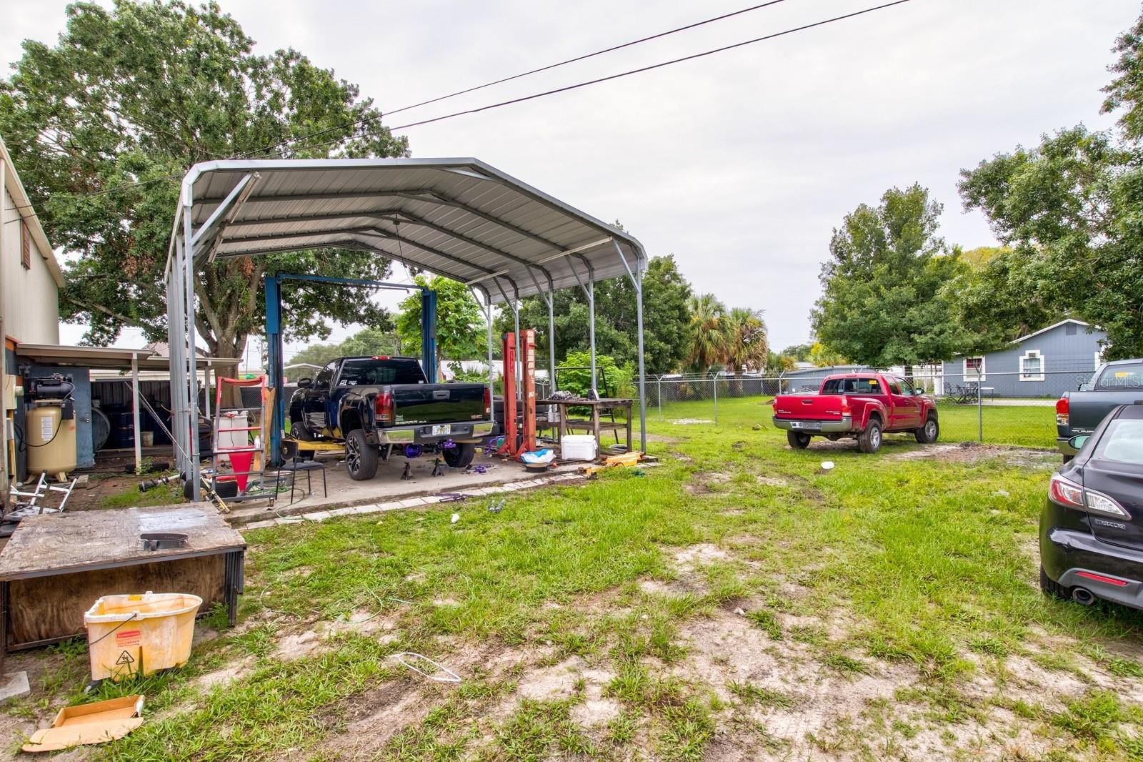 2016 West Memorial Boulevard Property Photo 24