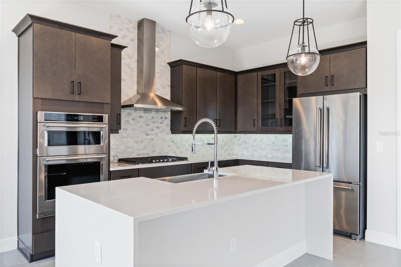 16112 Vetta Dr Property Photo 9