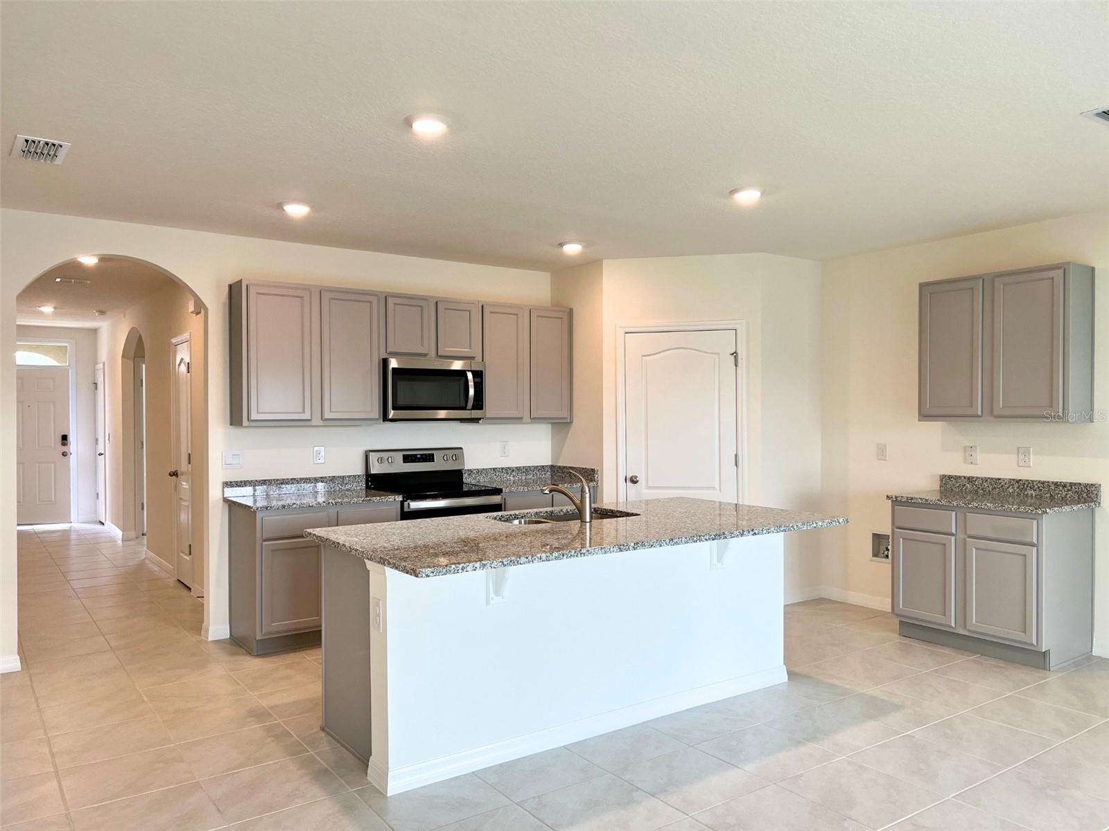 2877 Sunridge Loop Property Photo 2