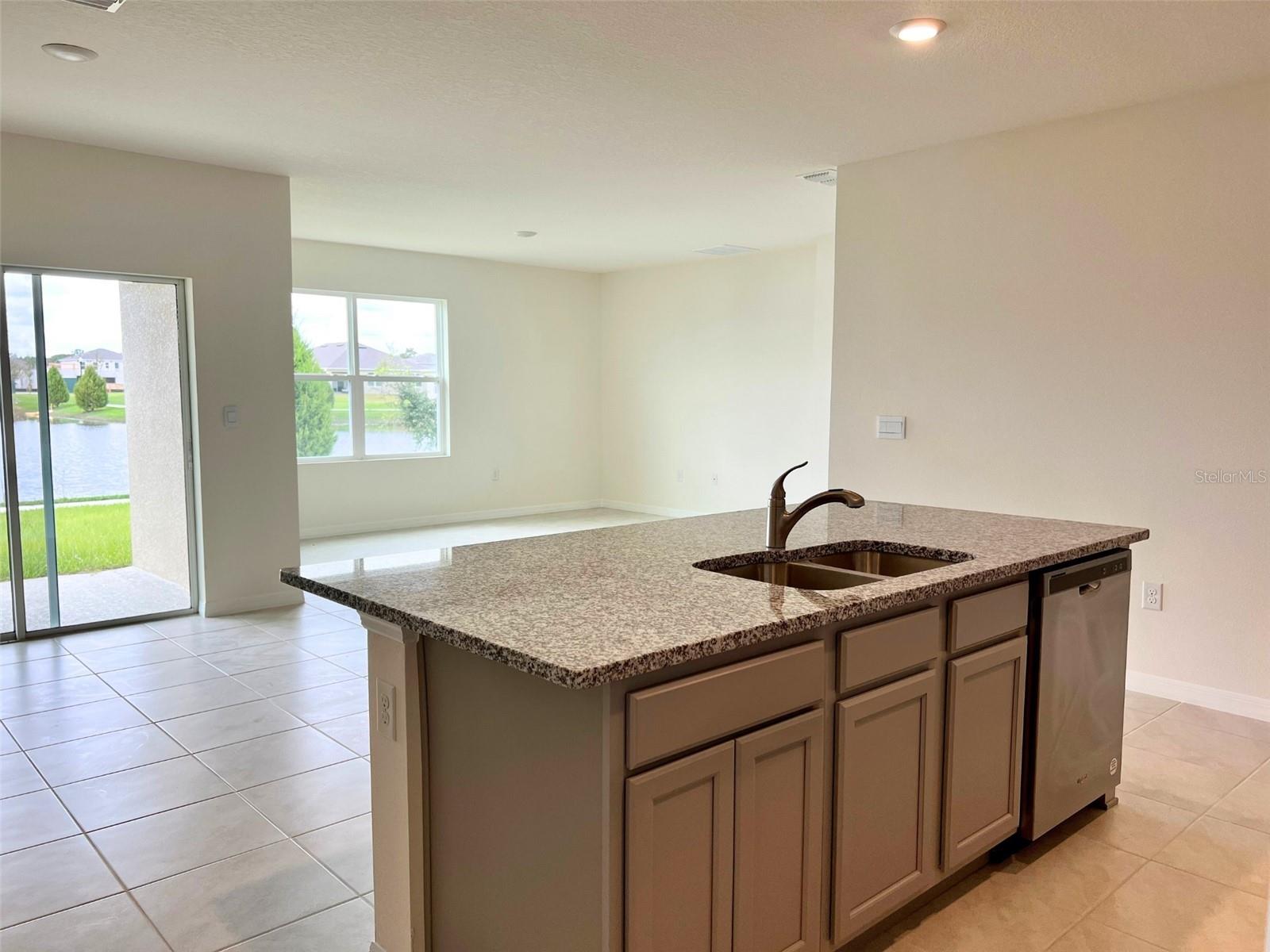 2877 Sunridge Loop Property Photo 3