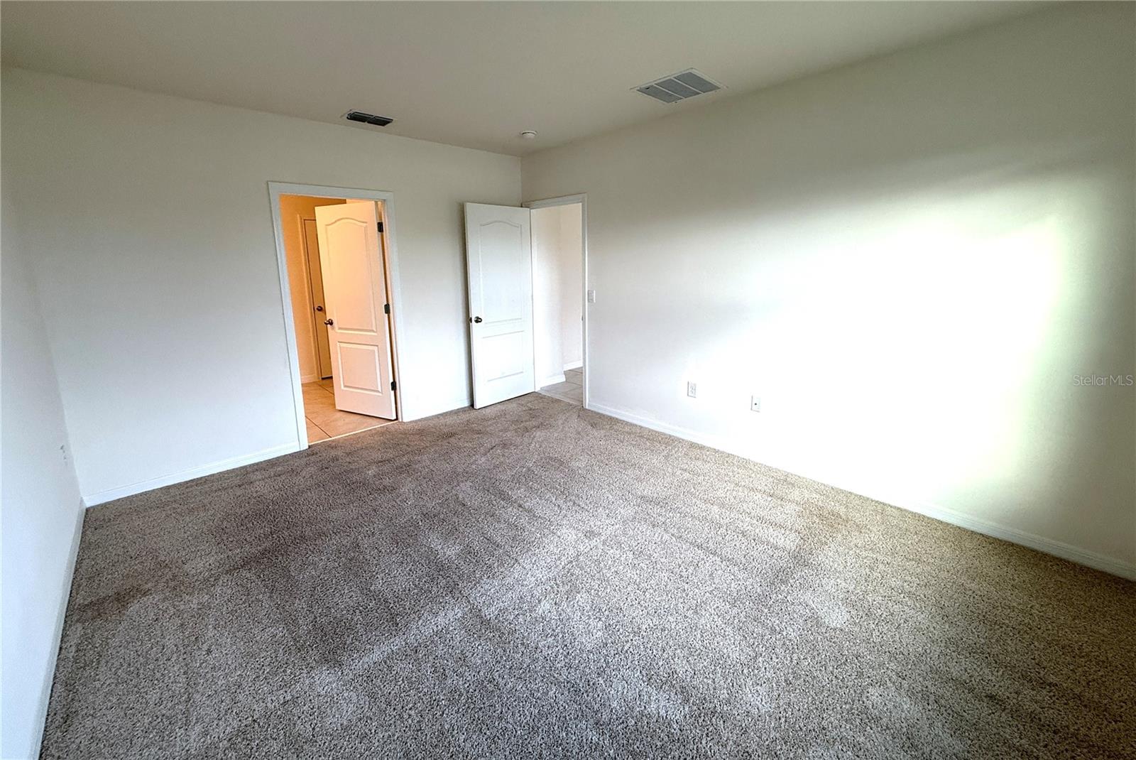2877 Sunridge Loop Property Photo 6