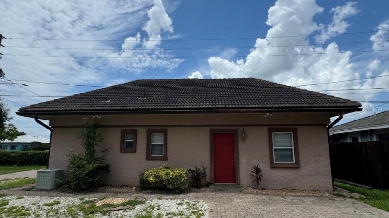 4545 Edgewater Dr Property Photo 2