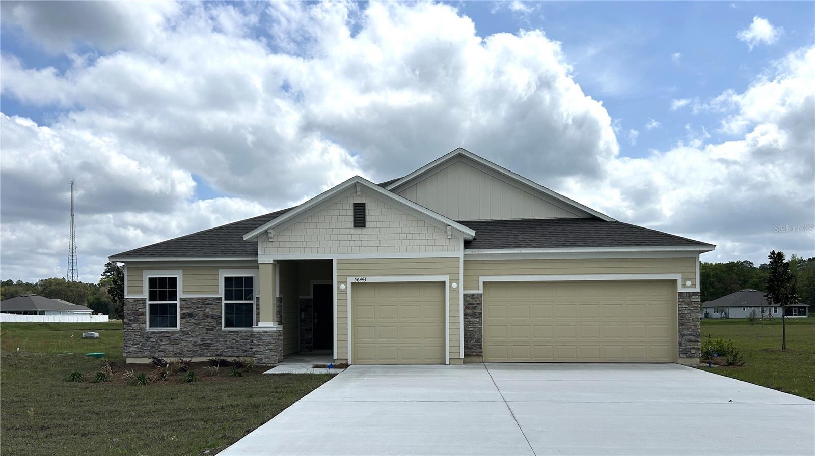 56443 Creekside Way Property Photo