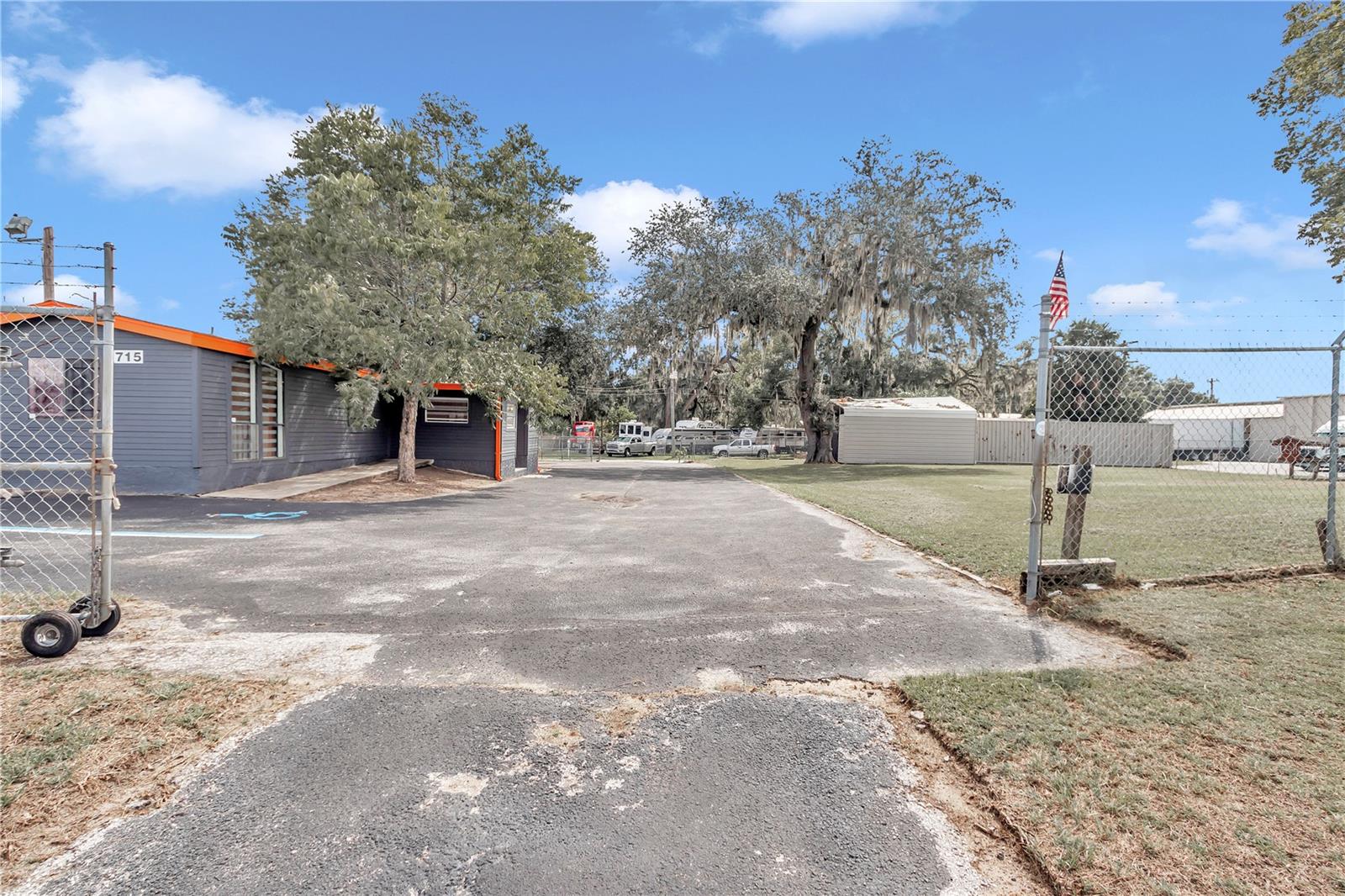 715 N Pine Ave Property Photo