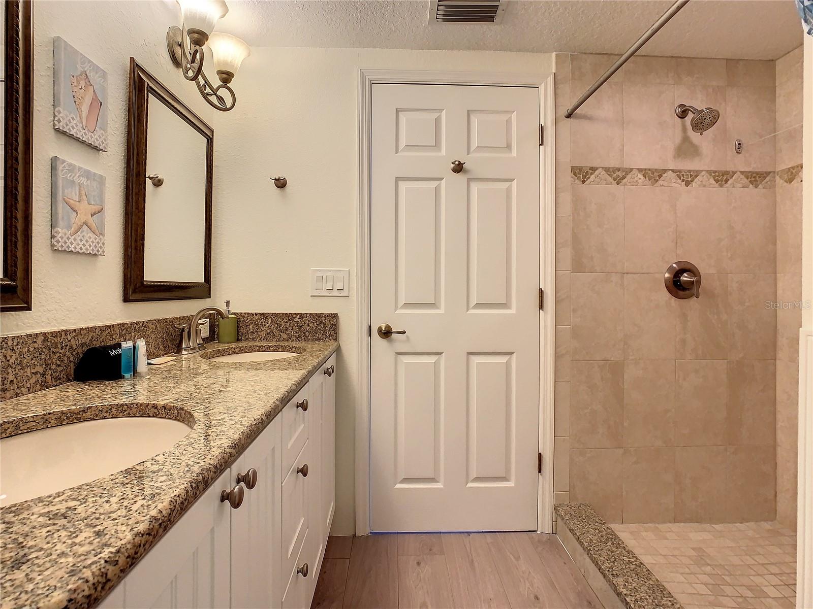 2306 Avenue B Property Photo 14