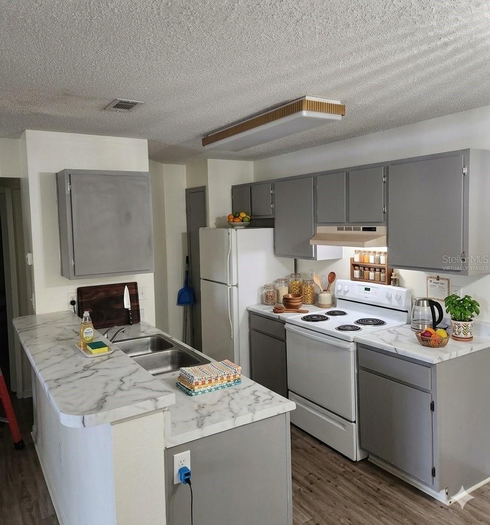 974 Leeward Pl #205 Property Photo 3