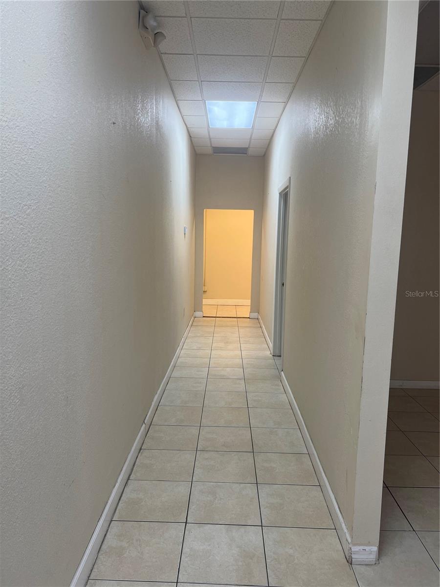 5661 Vineland Rd Property Photo 3