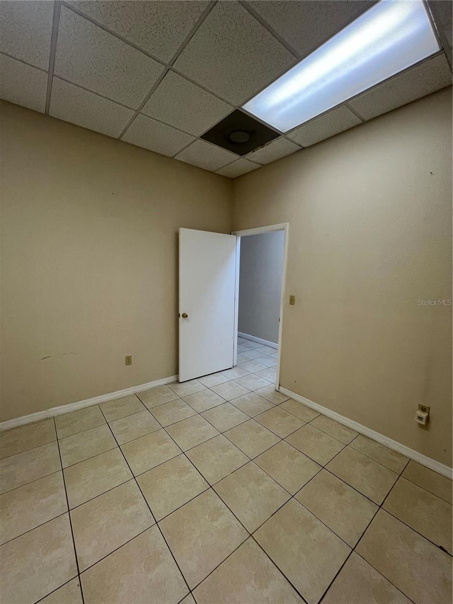 5661 Vineland Rd Property Photo 6