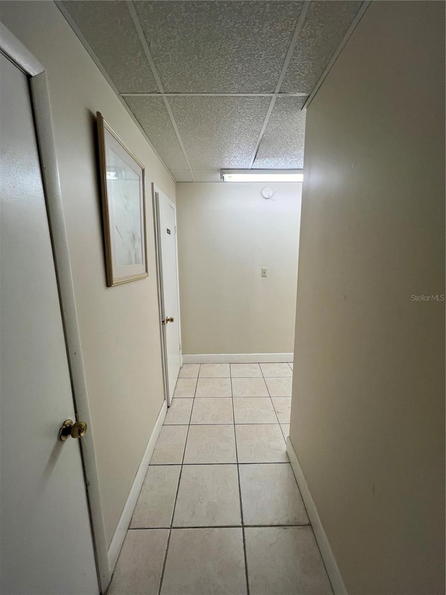 5661 Vineland Rd Property Photo 9