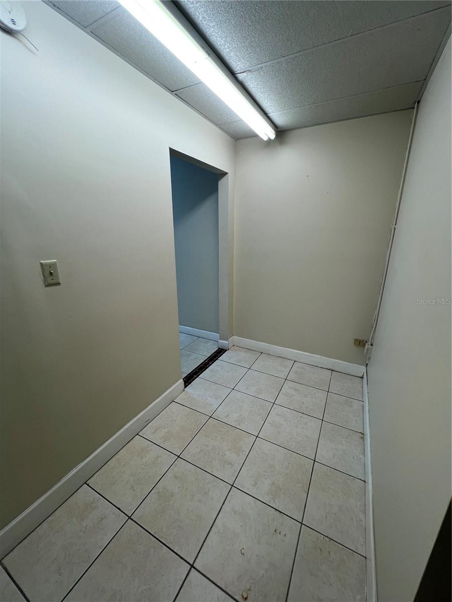 5661 Vineland Rd Property Photo 10