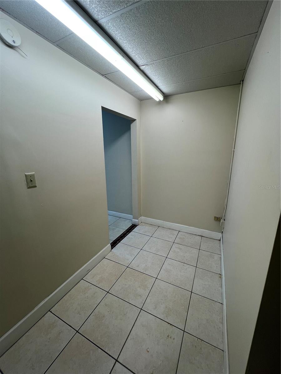 5661 Vineland Rd Property Photo 12
