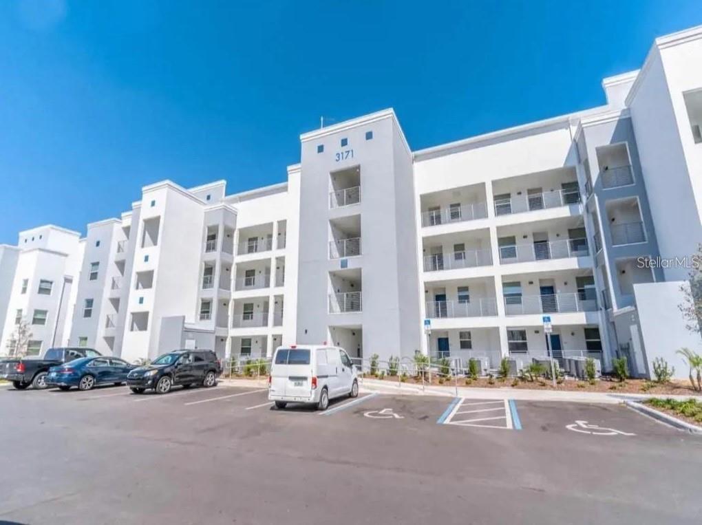 3121 PARADOX CIR #203