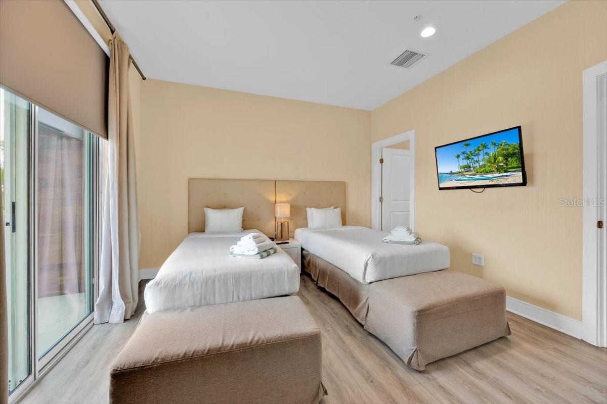 7663 Recife Dr Property Photo 24