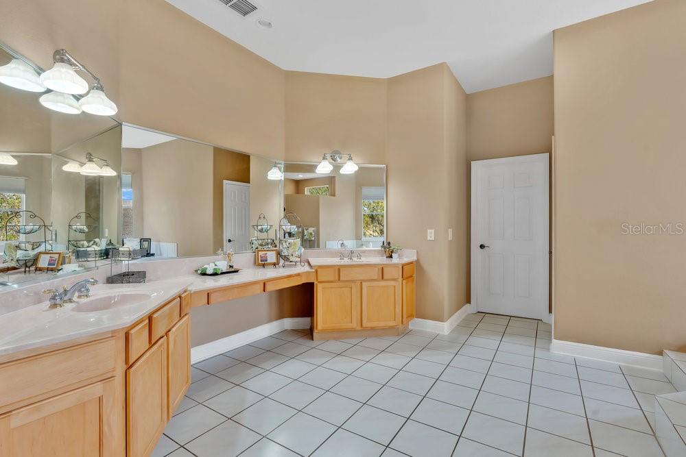 1601 Billingshurst Ct Property Photo 21