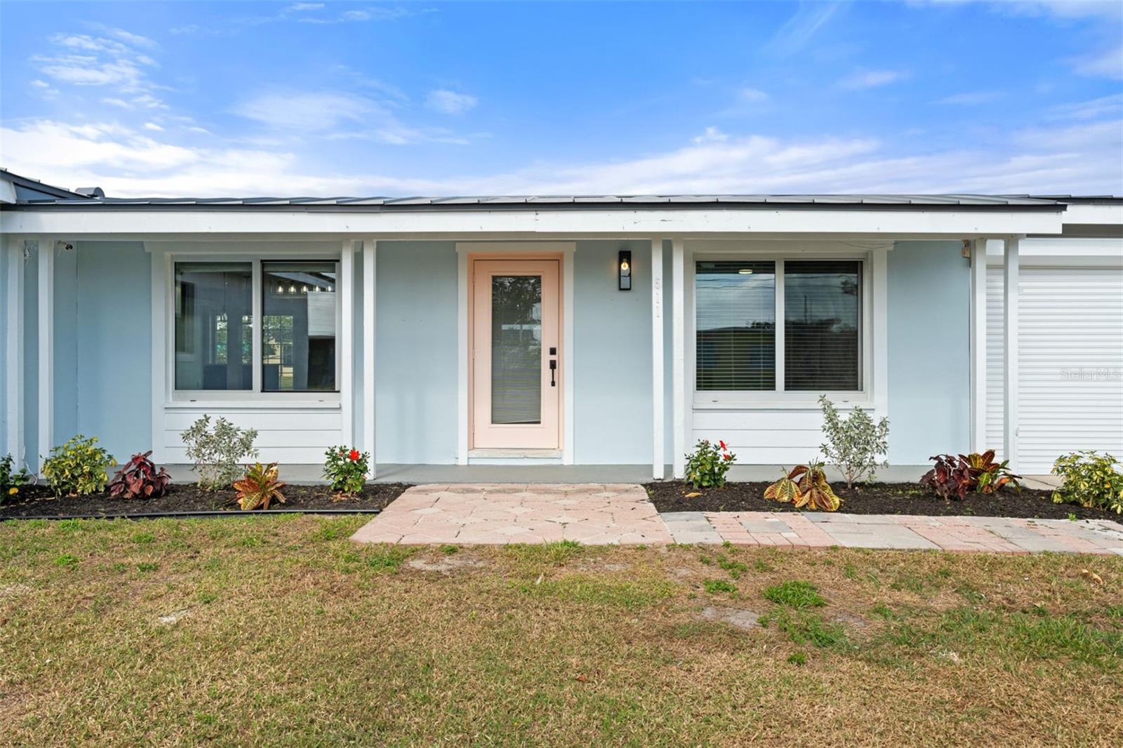 511 SHARON CIR Property Photo 1