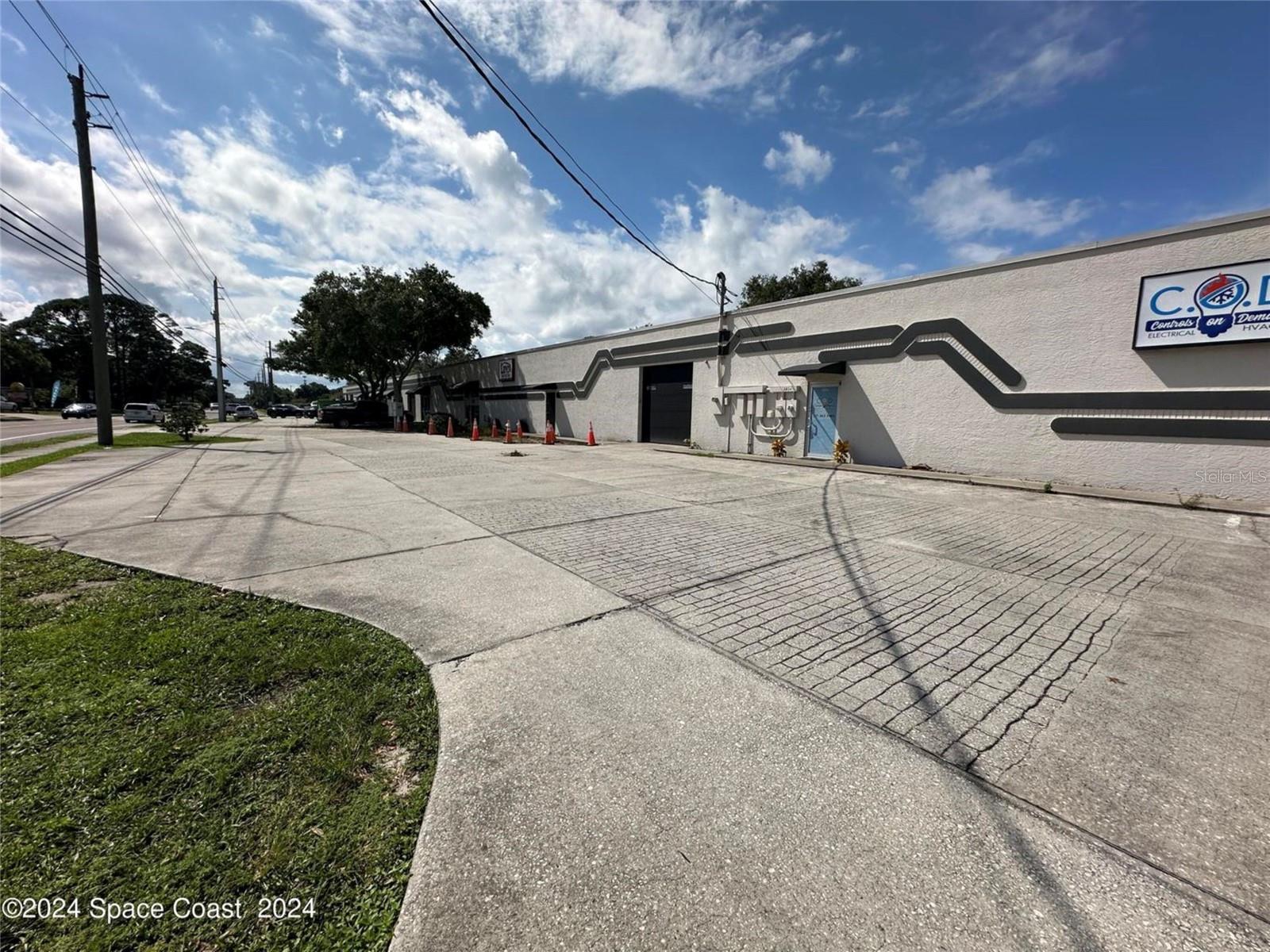 3834 S Hopkins Ave Property Photo 2