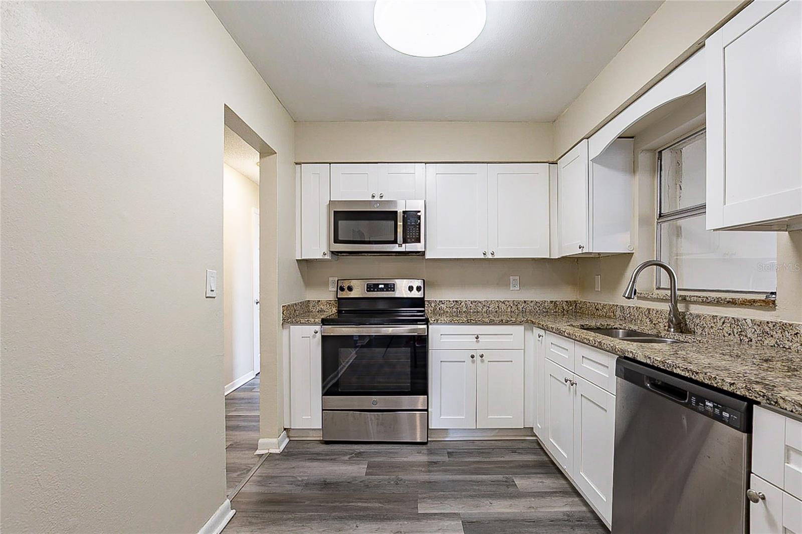 8528 Gold Ridge Cir Property Photo 6
