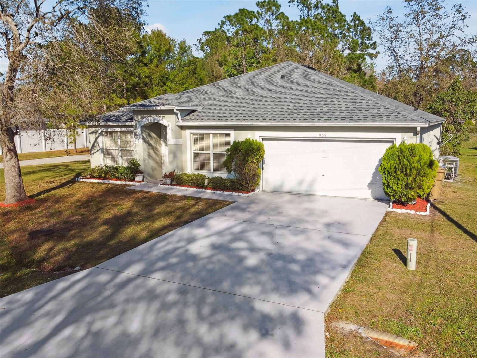 939 Van Loon Ct Property Photo