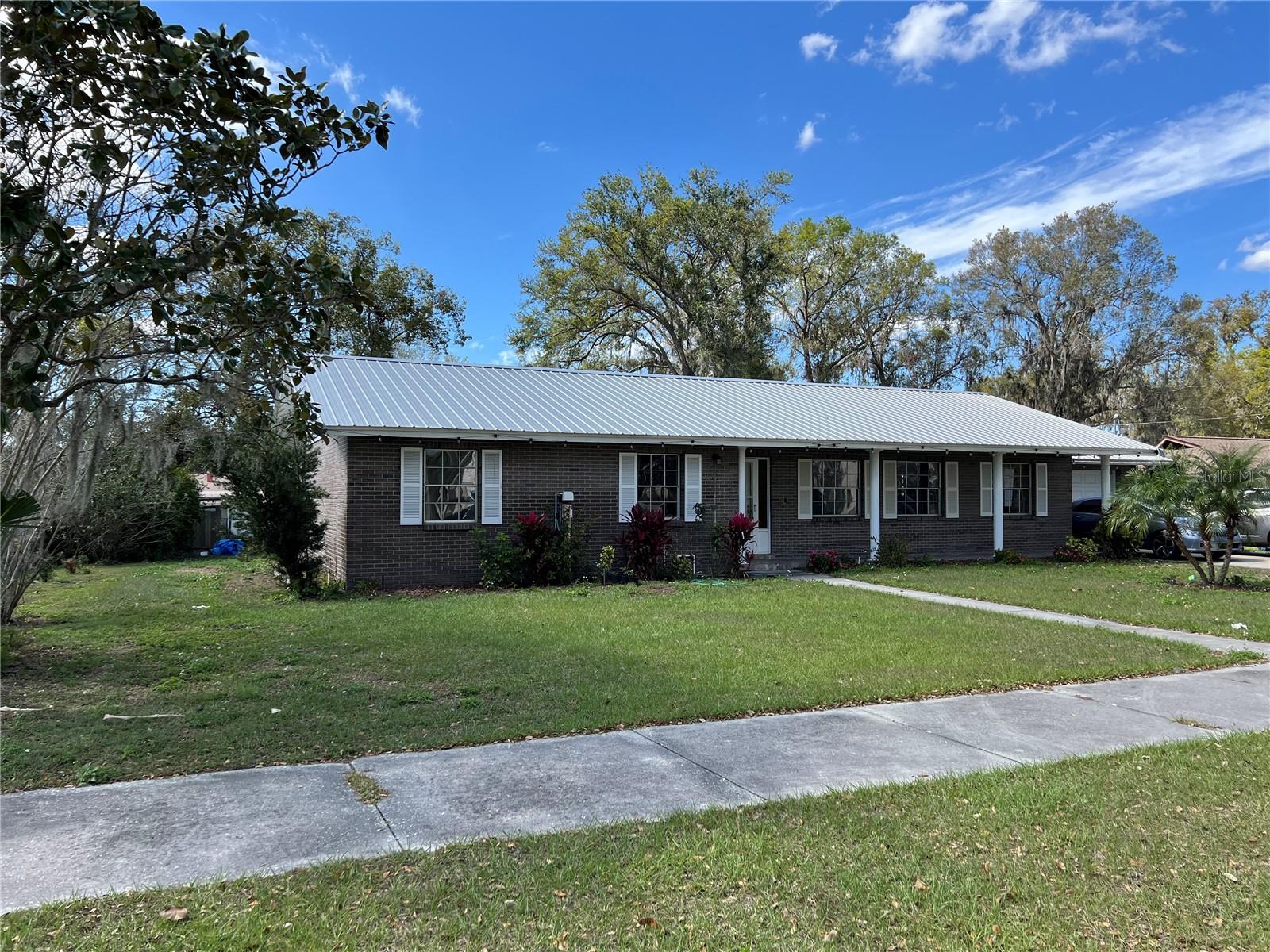 307 N Oak Ave Property Photo
