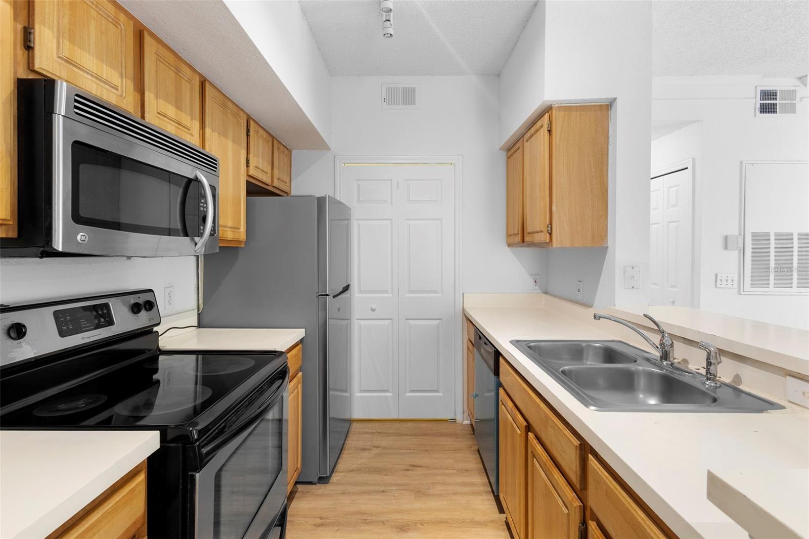 13037 Mulberry Park Dr #529 Property Photo 4