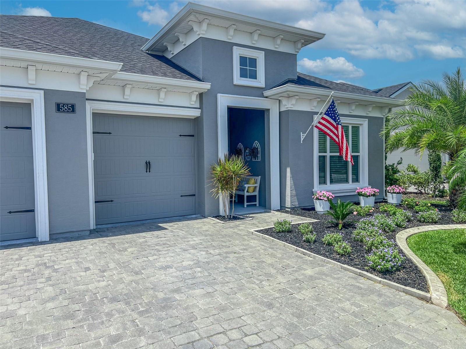 585 Mosaic Blvd Property Photo 1