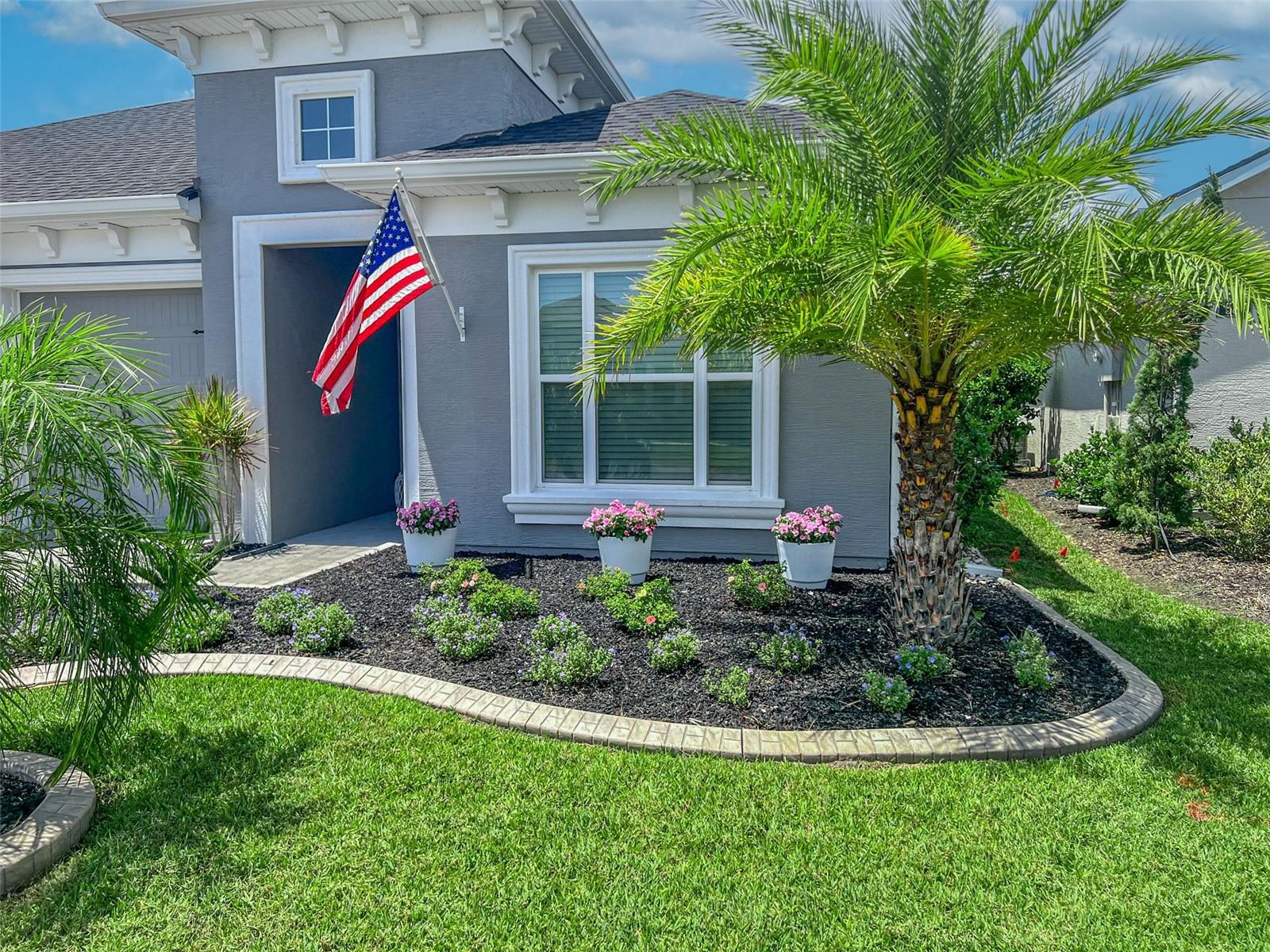 585 Mosaic Blvd Property Photo 2