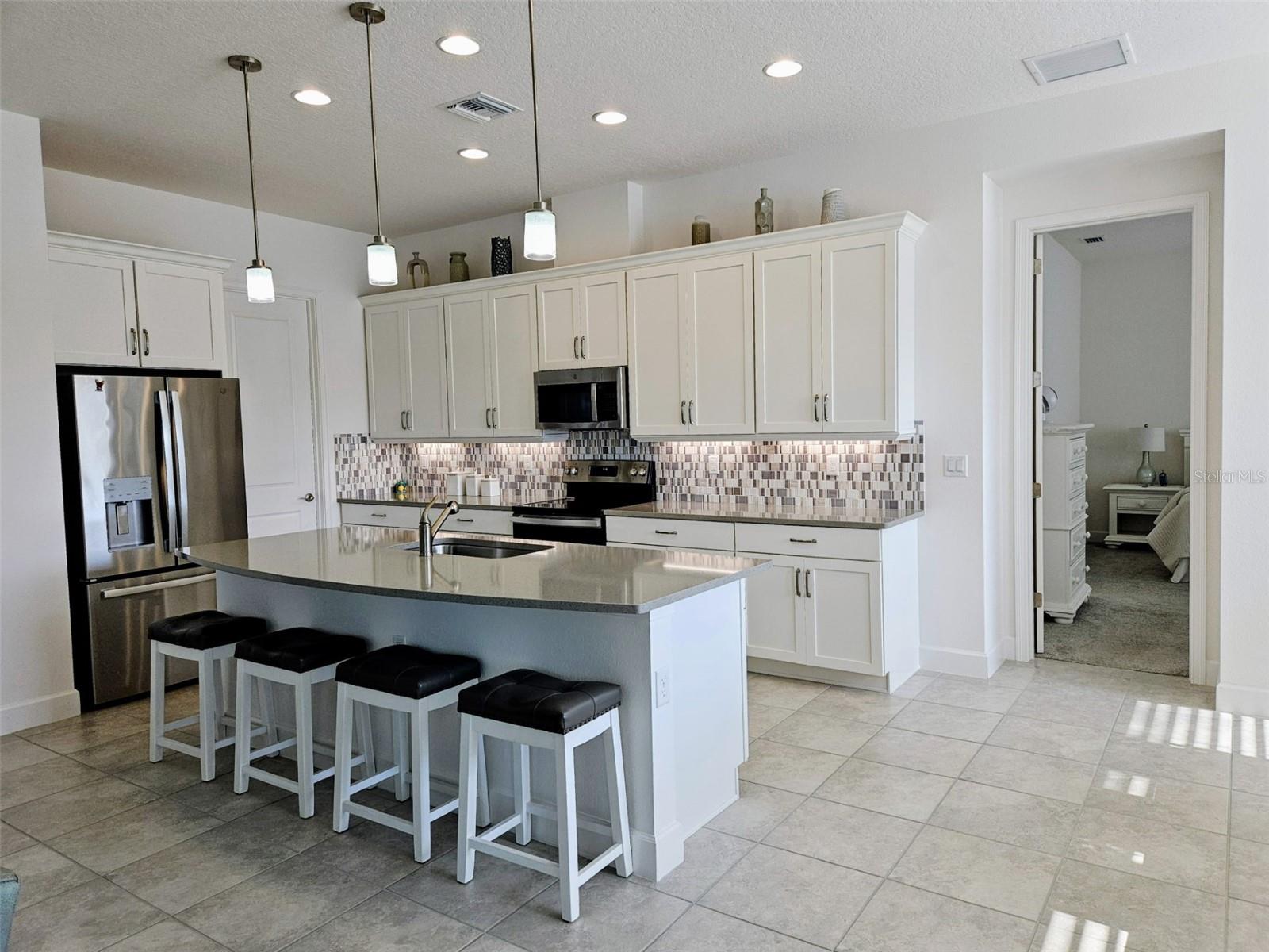 585 Mosaic Blvd Property Photo 6