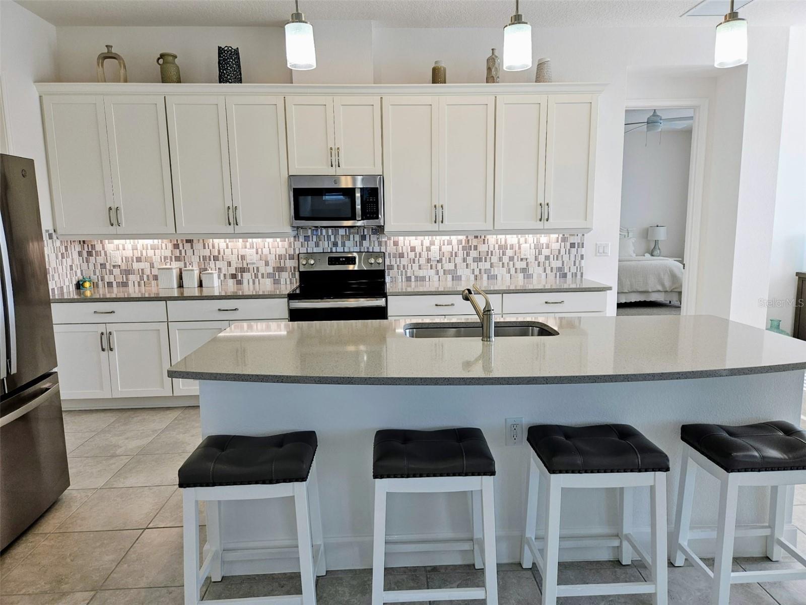 585 Mosaic Blvd Property Photo 7