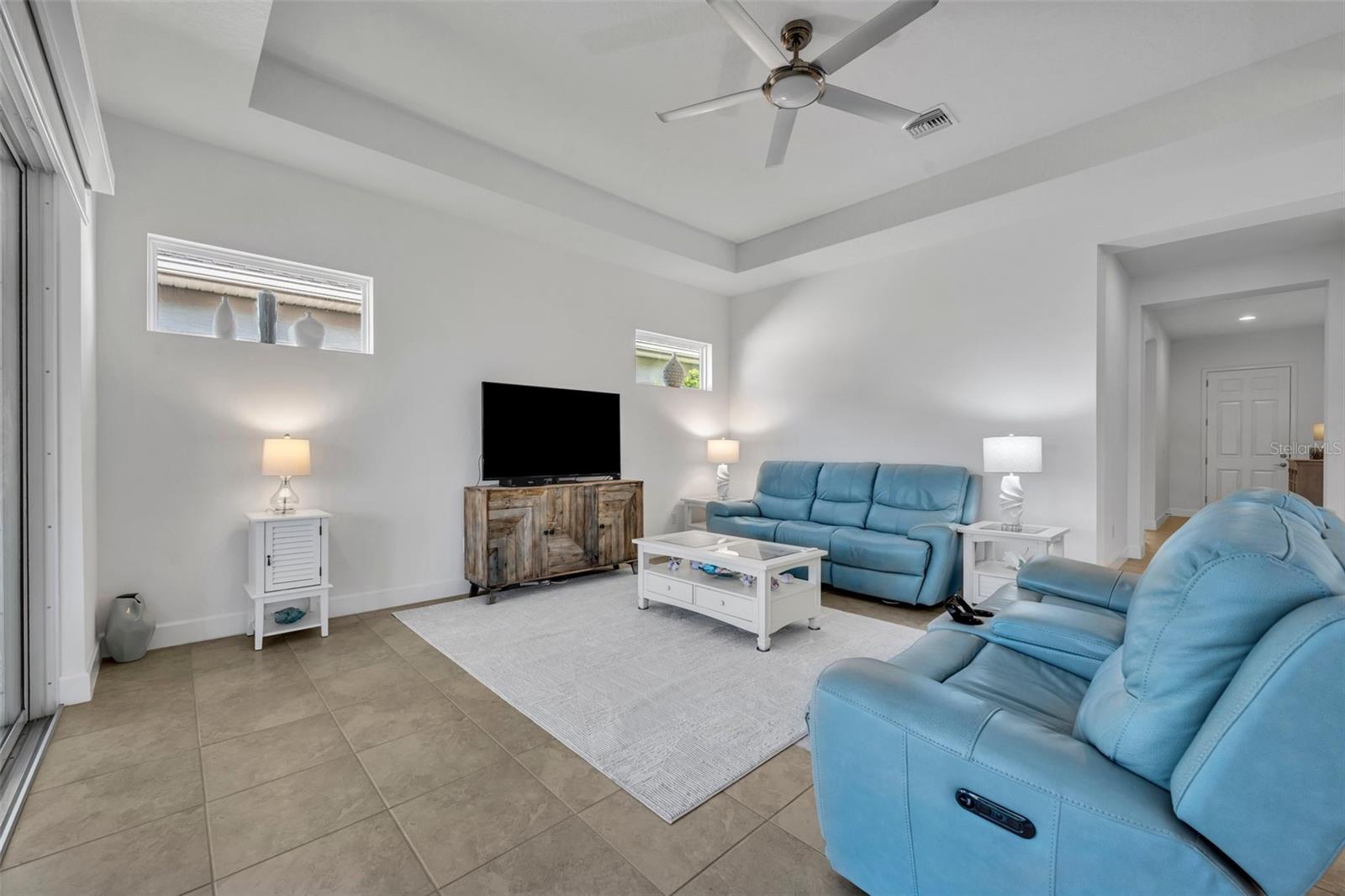 585 Mosaic Blvd Property Photo 11