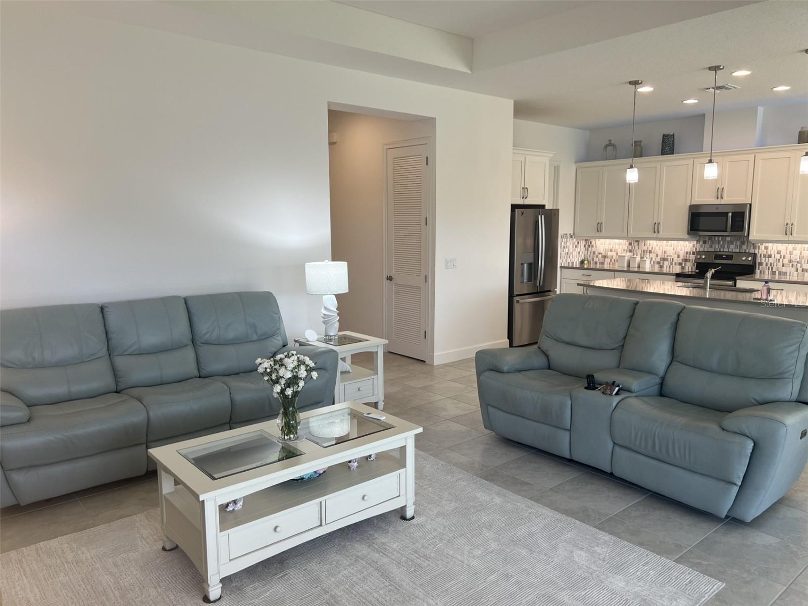 585 Mosaic Blvd Property Photo 14
