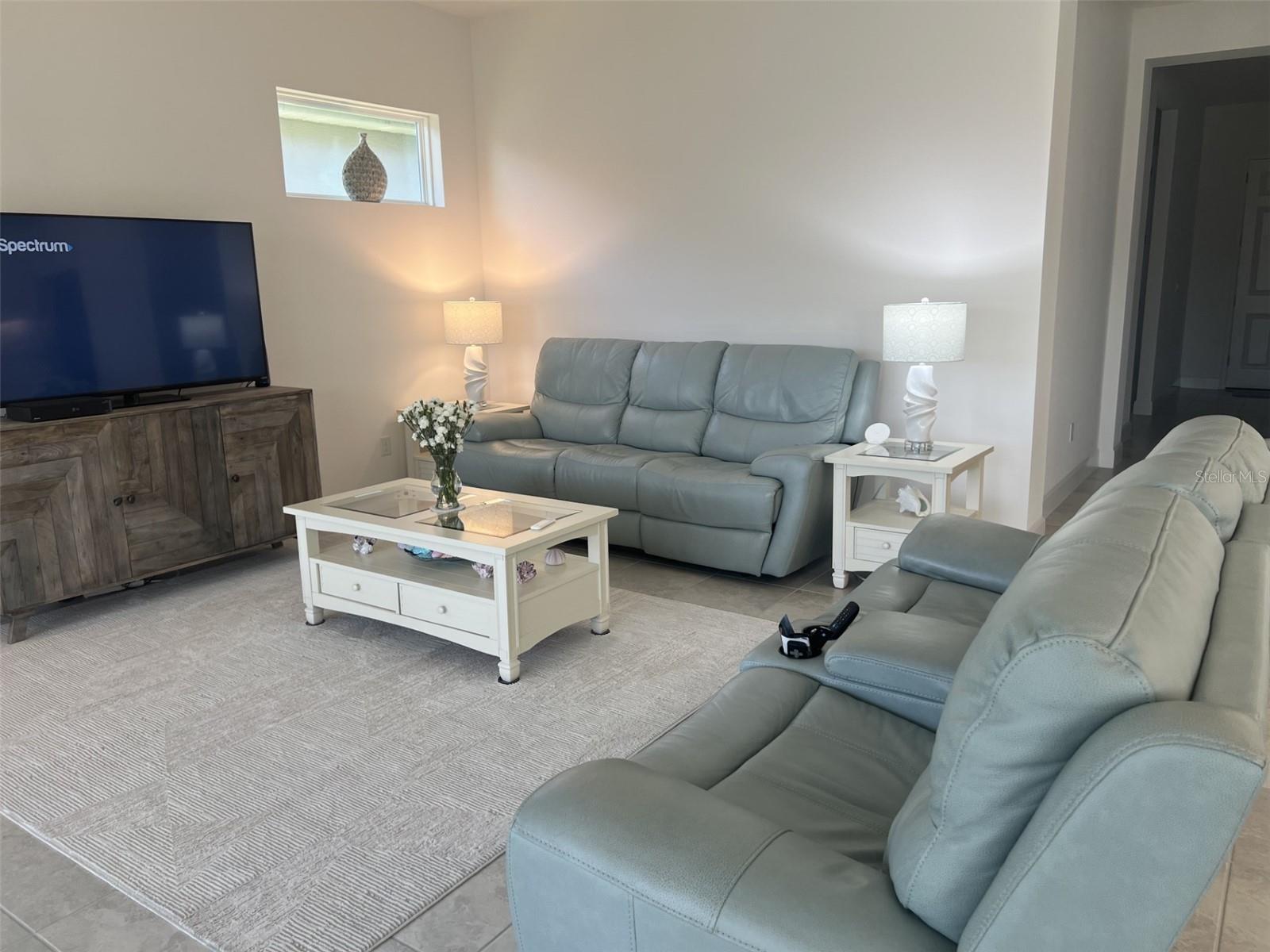 585 Mosaic Blvd Property Photo 16