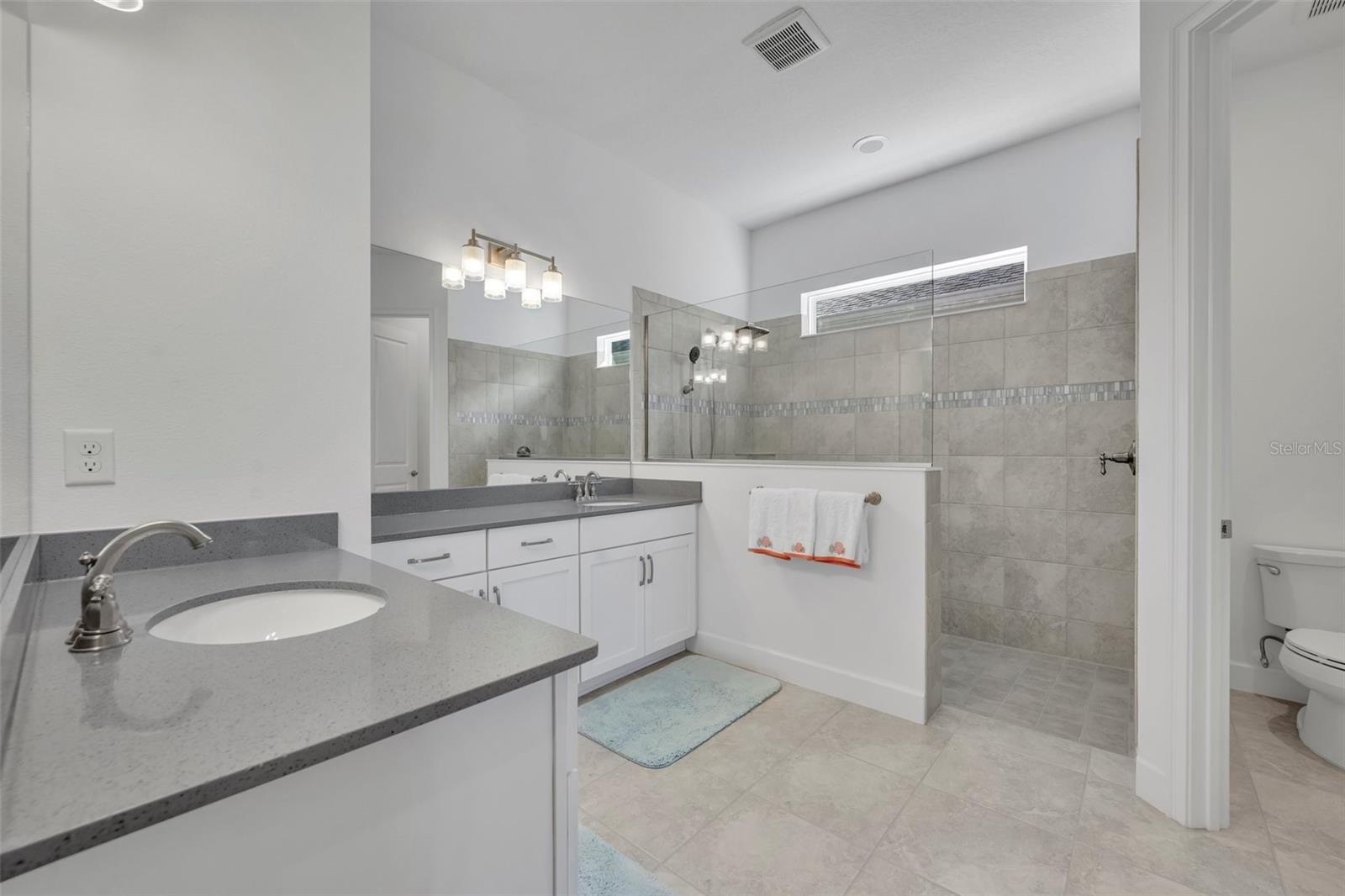 585 Mosaic Blvd Property Photo 21