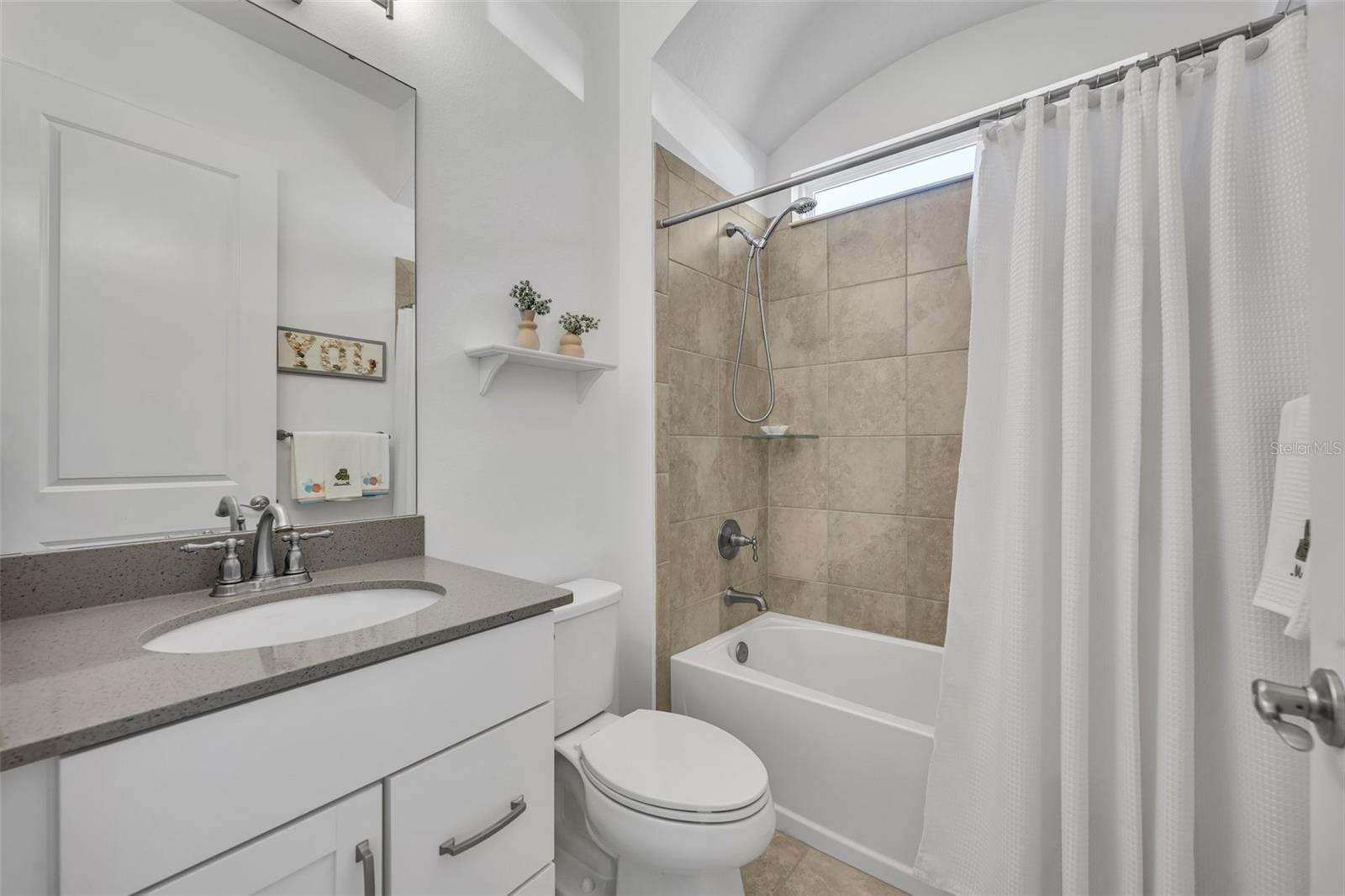 585 Mosaic Blvd Property Photo 26