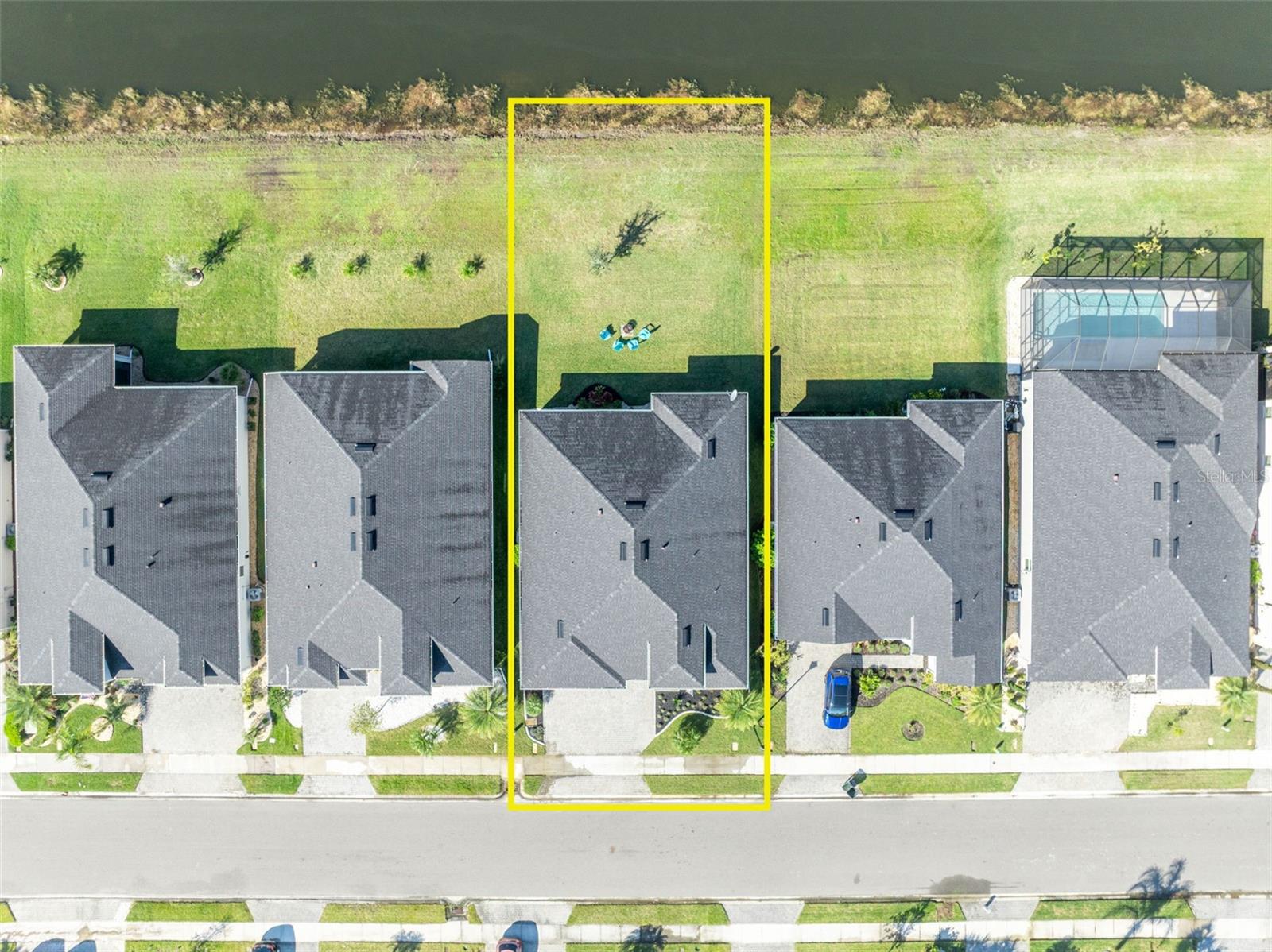 585 Mosaic Blvd Property Photo 34