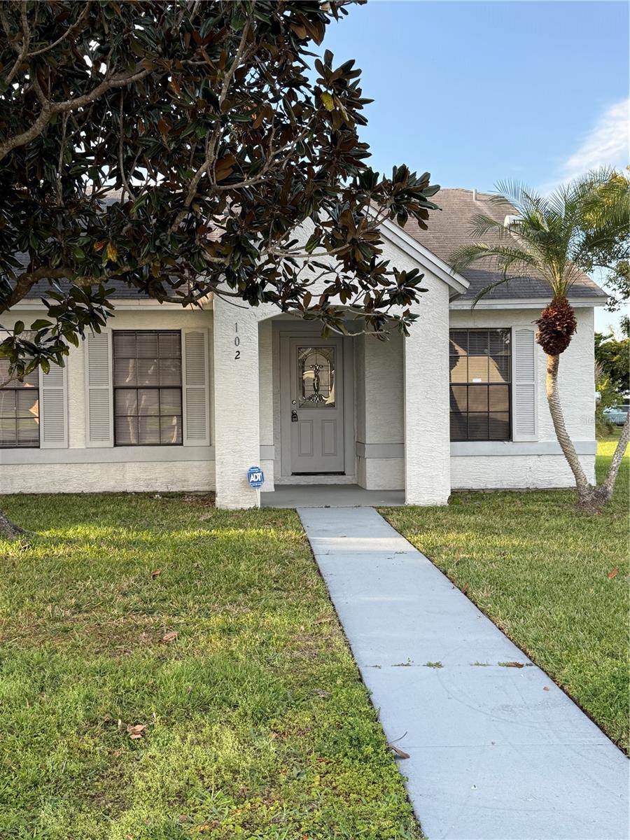102 Candlewick Ct Property Photo