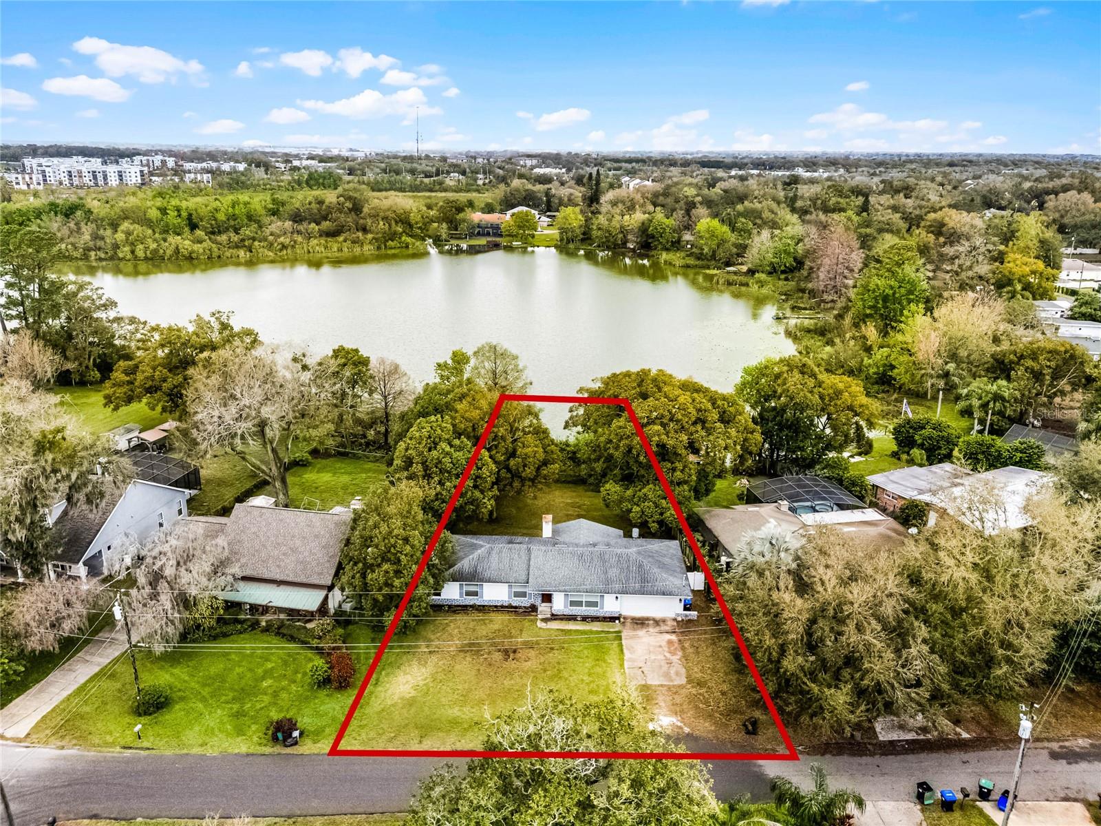 1890 Twin Lake Dr Property Photo