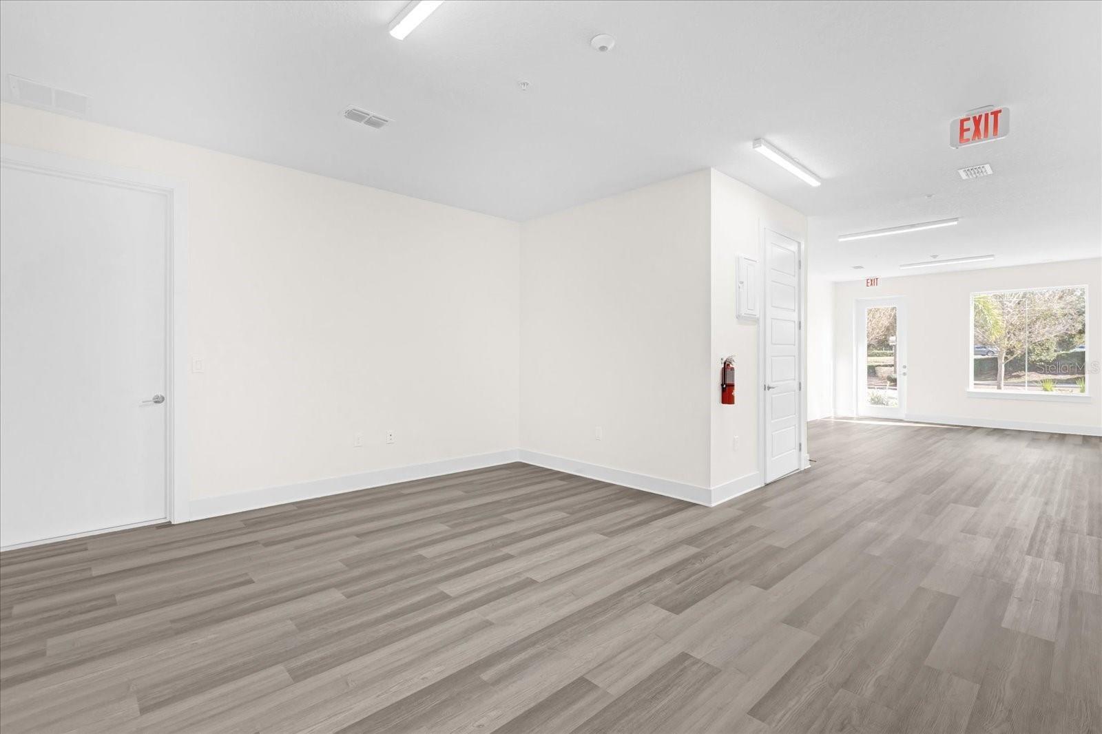 905 City Walk Ln Property Photo 7