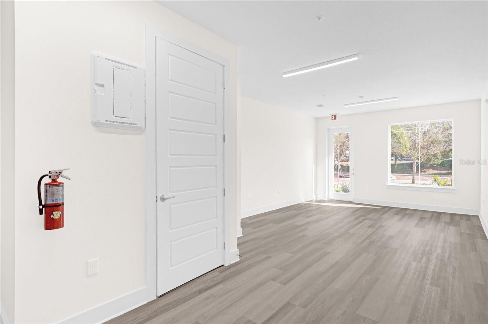 905 City Walk Ln Property Photo 9
