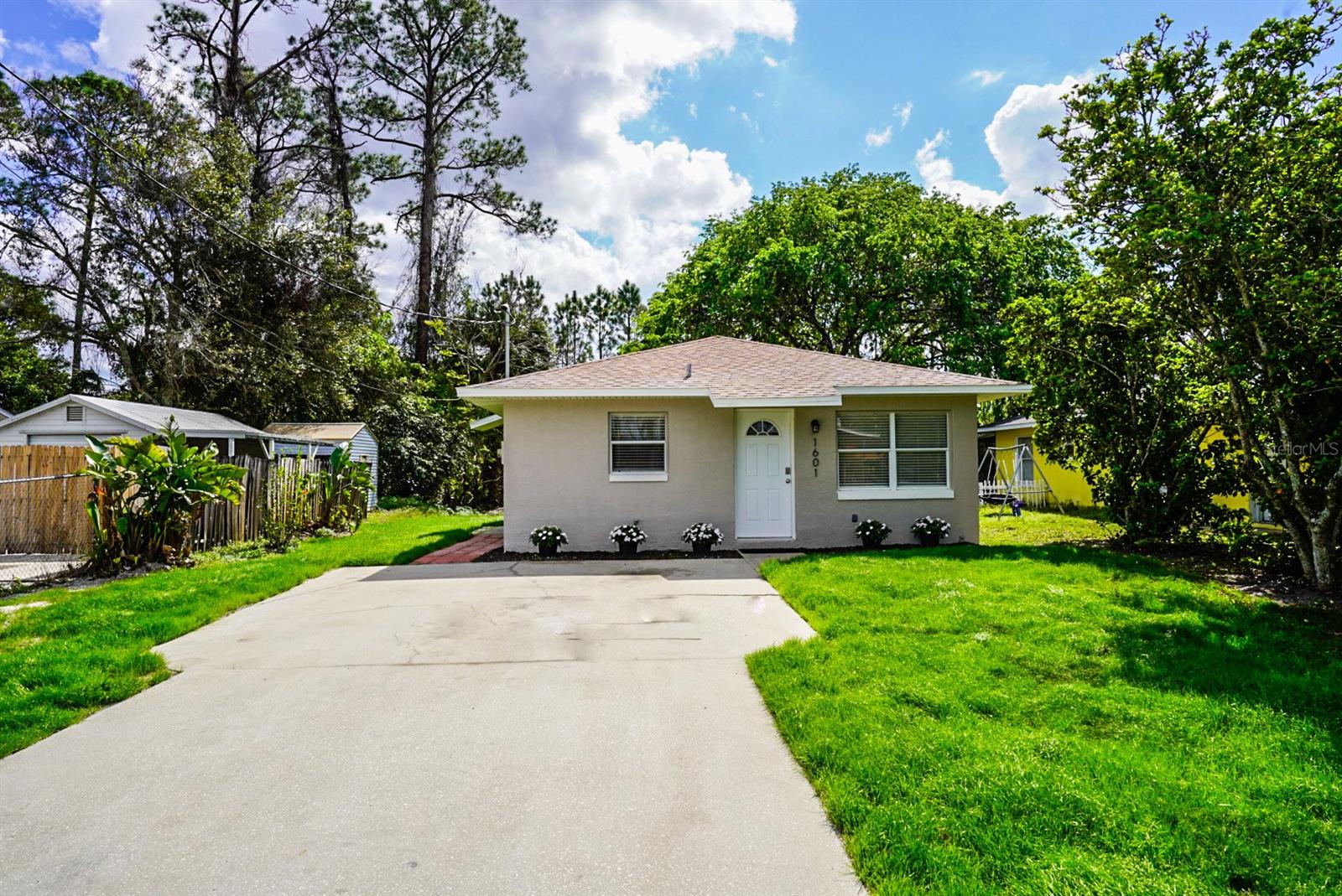 1601 Flomich St Property Photo
