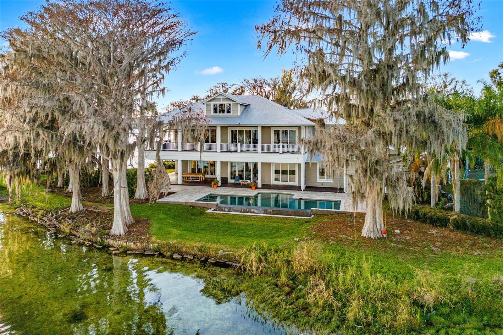 2118 Lake Dr Property Photo