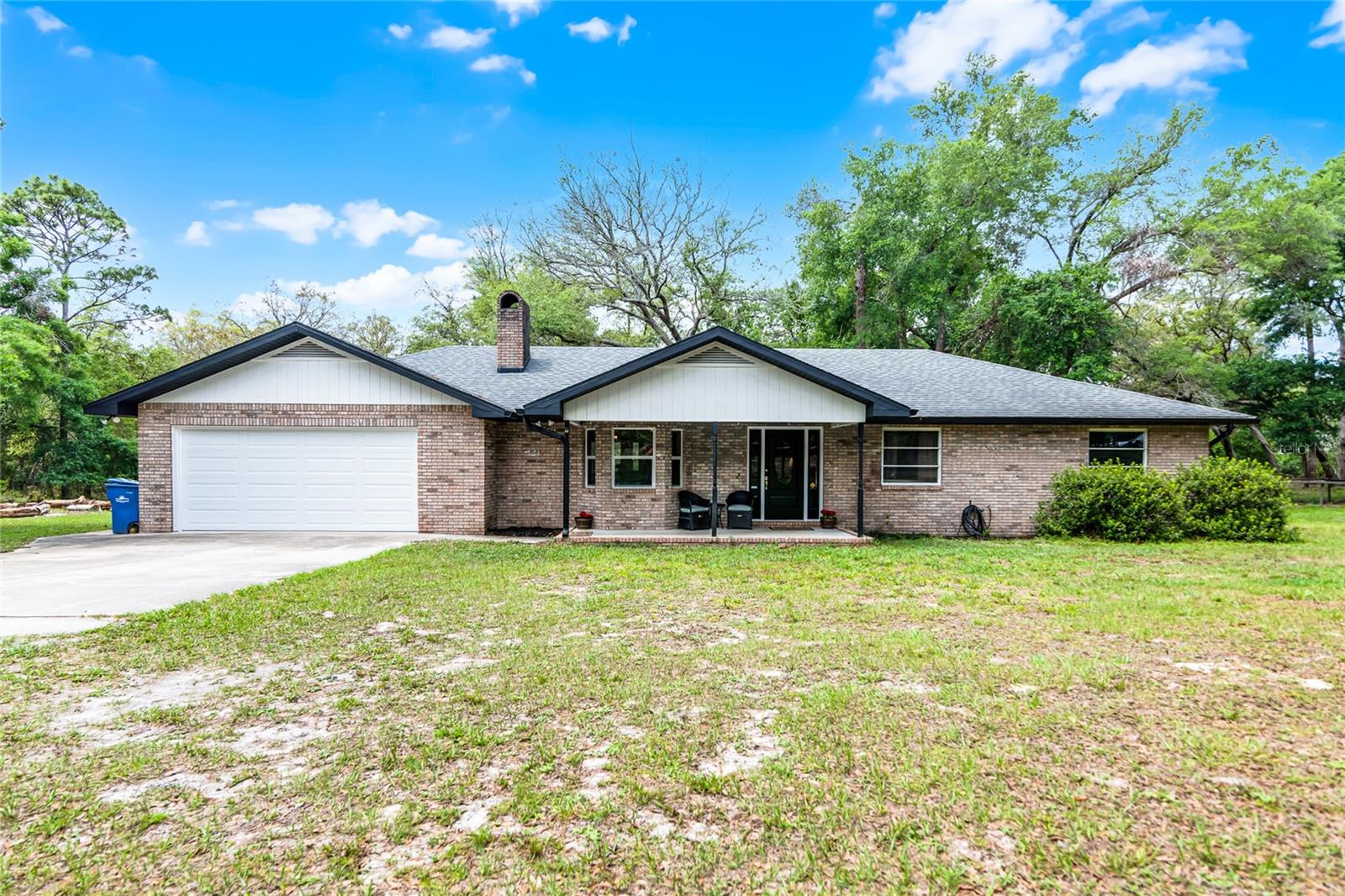 1095 Grand Ave Property Photo
