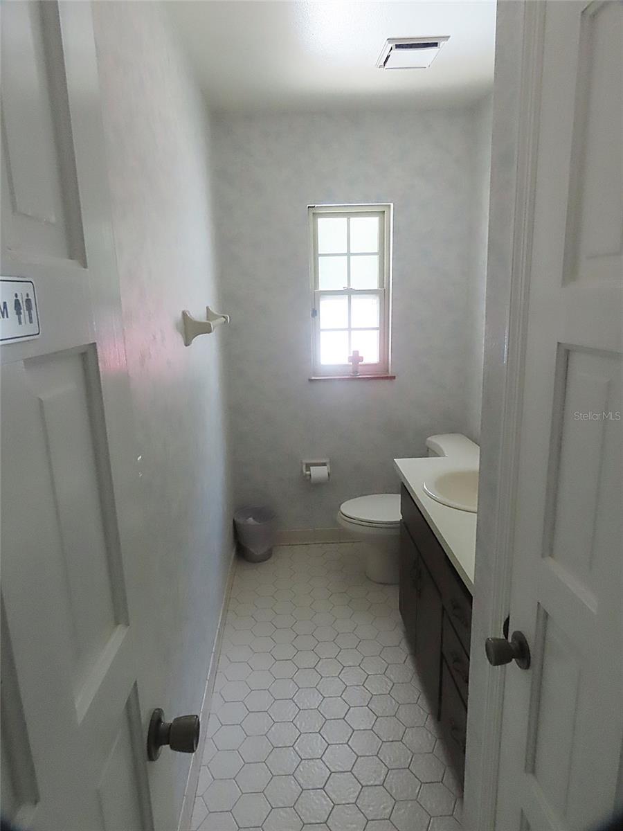657 Maitland Ave Property Photo 6