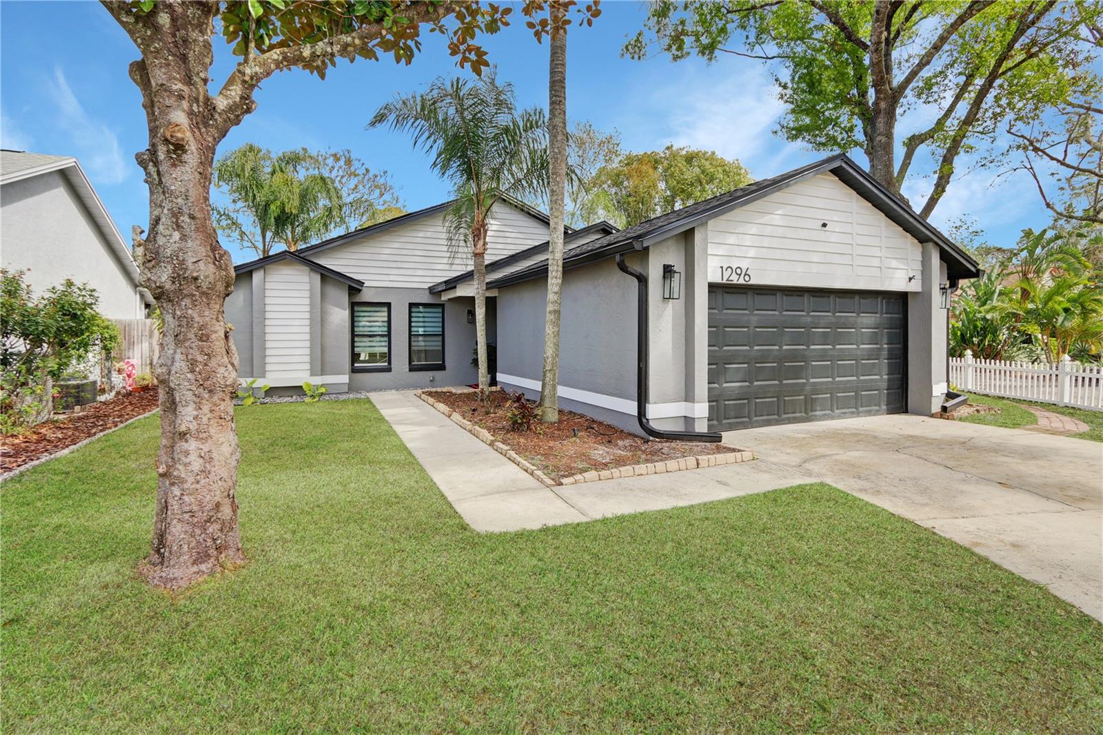1296 Bridlebrook Dr Property Photo