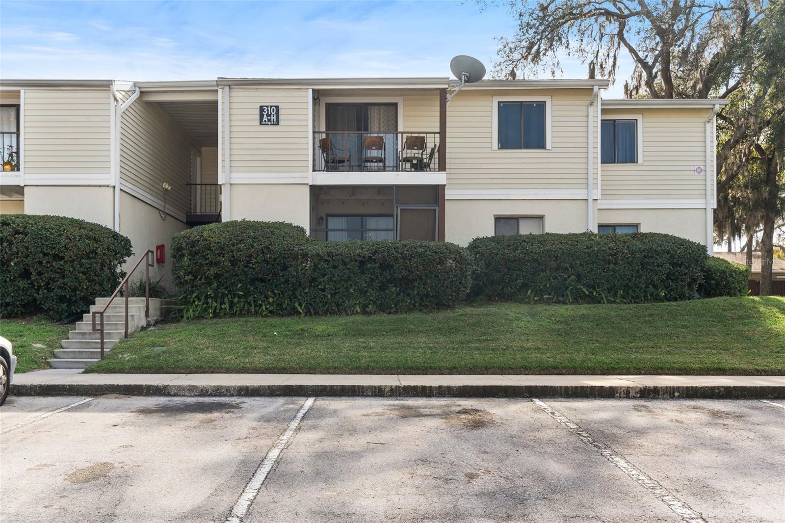 310 Cherokee Ct #b Property Photo