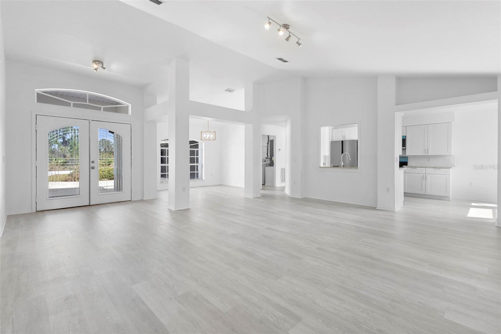 4717 Shad Dr Property Photo 3